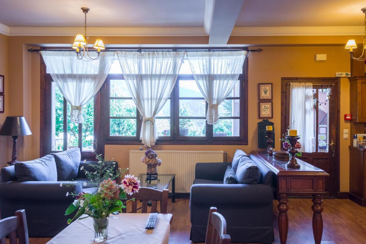 Villa Virginia Hotel Voutiron ภายนอก รูปภาพ